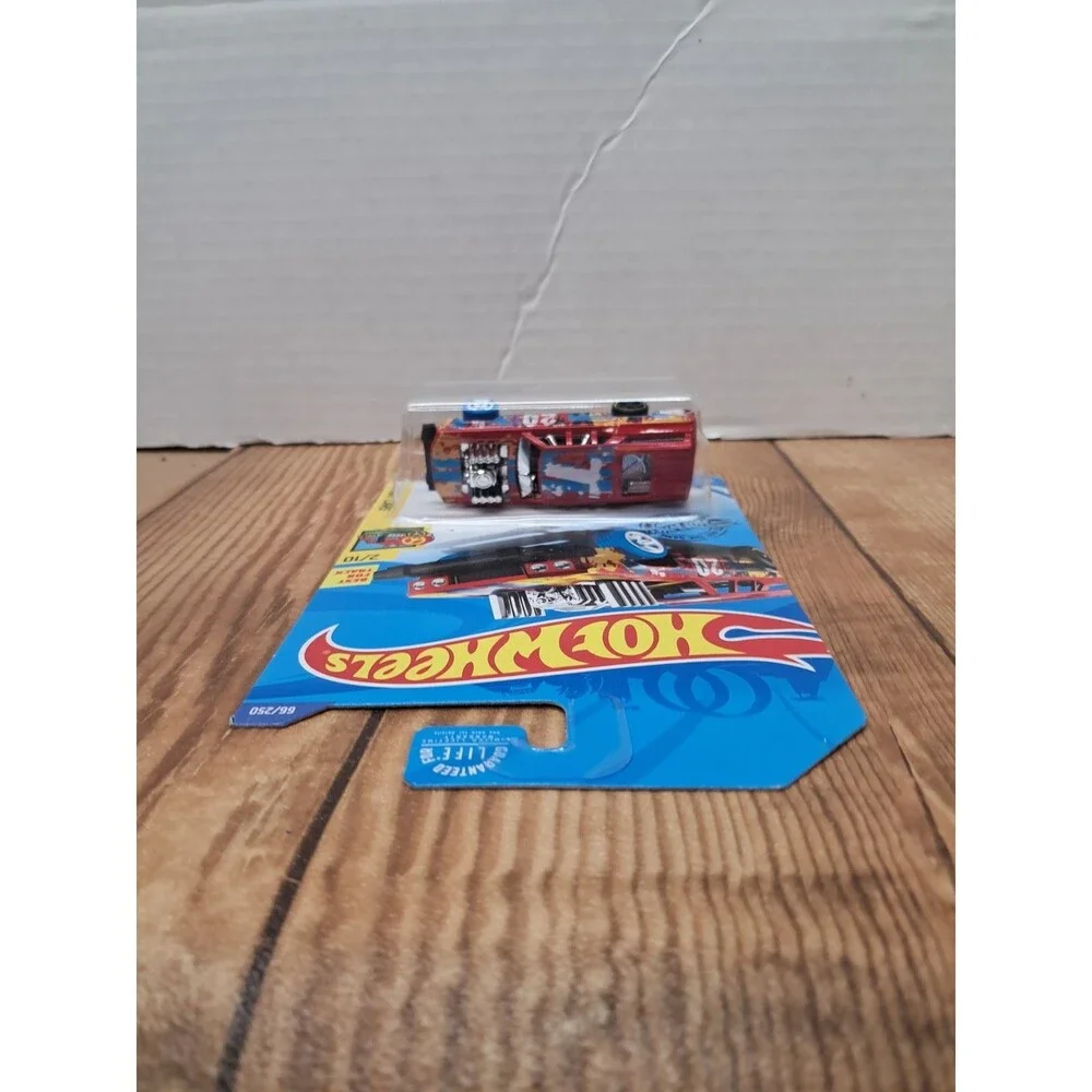 2017 Hot Wheels Art Cars - Cruise Bruiser 66/250Model (GHC14)